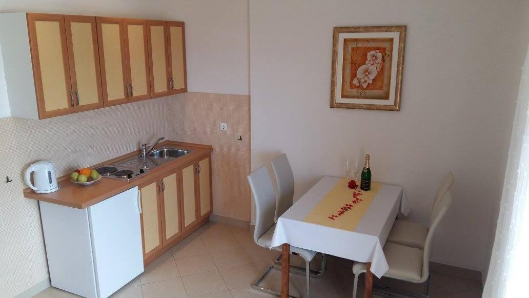 Apartmani Kontic Baška Voda Eksteriør bilde